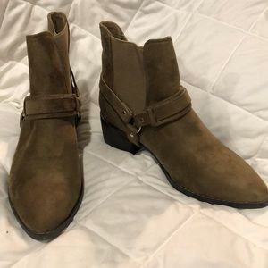 Medium brown ankle boots